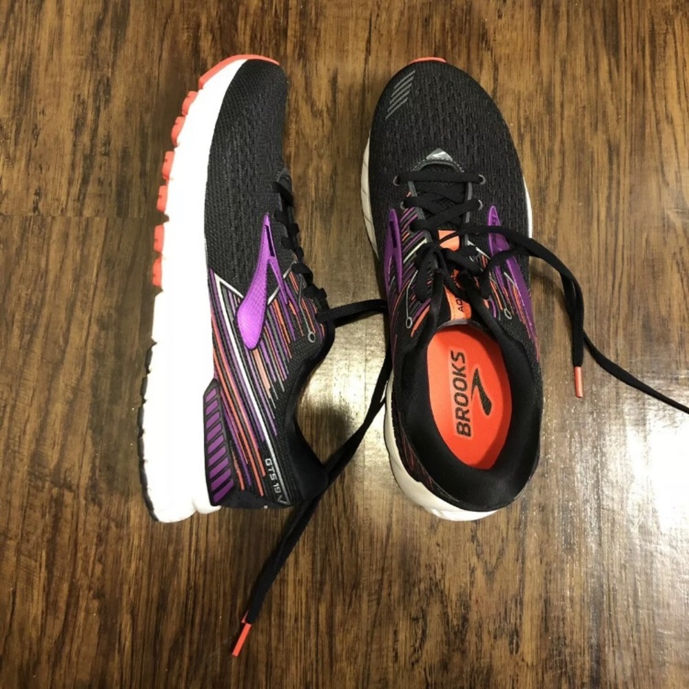Brooks Adrenaline GTS19, Women’s size 9